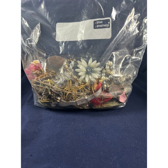 Mixed Jewelry Lot With Assorted Necklaces Bracelets Earrings - NO JAR - Picture 9 of 9